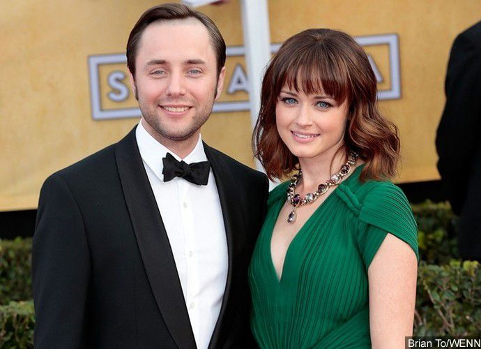 Alexis Bledel 2021: Husband, net worth, tattoos, smoking & body  measurements - Taddlr