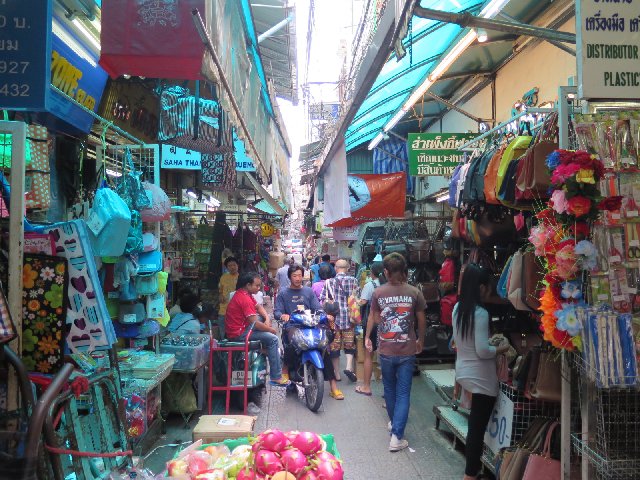 TAILANDIA Y CAMBOYA POR MENOS DE 1000€, VIAJE MARCA DE LA CASA - Blogs de Tailandia - Día 2 - Bangkok Completo: 7 Templos, MBK y Mercado Patpong (12)