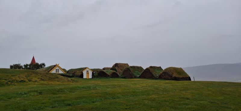 Tejados de turba, cañones y campos de lava, Península Snaefellnes - Islandia, donde la tierra ruge. (3)