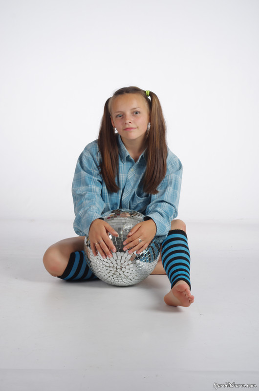 MarvelCharm_Nika-Disco-Ball-005