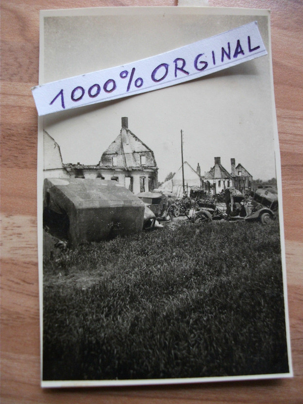Foto 2.WK WW2 Frankreich zerstörte Fahrzeuge LKW