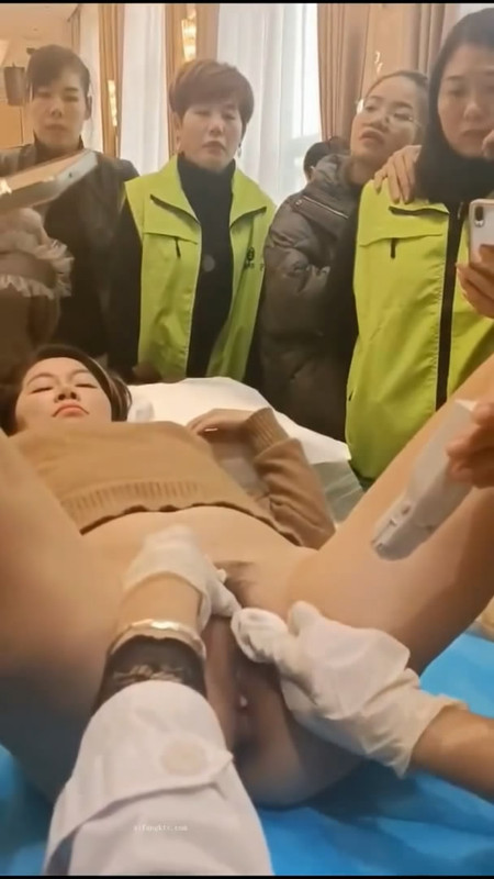 3现场教学：众学员围观女性私密保养，老师手法不错，学会了绝对能征服富婆！ (4)