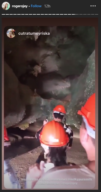 Cut Meyriska, Roger Danuarta, dan teman-temannya menyusuri gua di James Bond Island