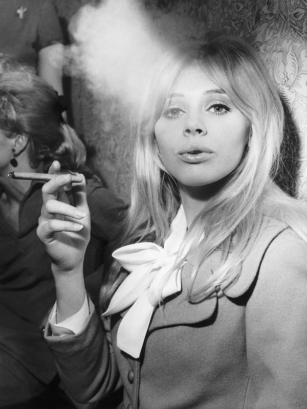 Britt_Ekland_mc27