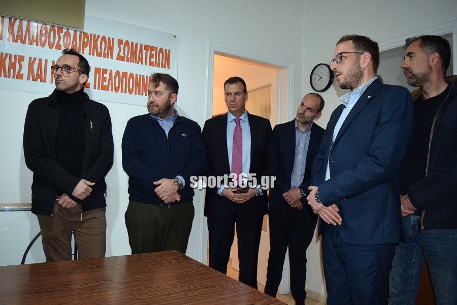 , &Epsilon;&Kappa;&Alpha;&Sigma;&Kappa;&Epsilon;&Nu;&Omicron;&Pi;: &Kappa;&omicron;&pi;ή &pi;ί&tau;&alpha;&sigmaf; &kappa;&alpha;&iota; &tau;&iota;&mu;έ&sigmaf; &sigma;&epsilon; &alpha;&nu;&theta;&rho;ώ&pi;&omicron;&upsilon;&sigmaf; &tau;&omicron;&upsilon; &mu;&pi;ά&sigma;&kappa;&epsilon;&tau; (&phi;&omega;&tau;. & &beta;ί&nu;&tau;&epsilon;&omicron;)