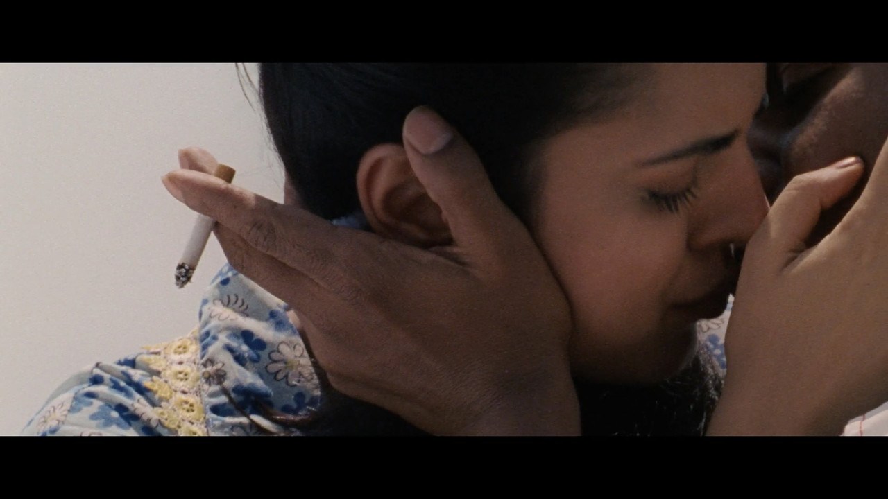 Miss.Lovely.2012.1080p.NF.mkv_snapshot_03.51_[2021.07.14_11.02.52]