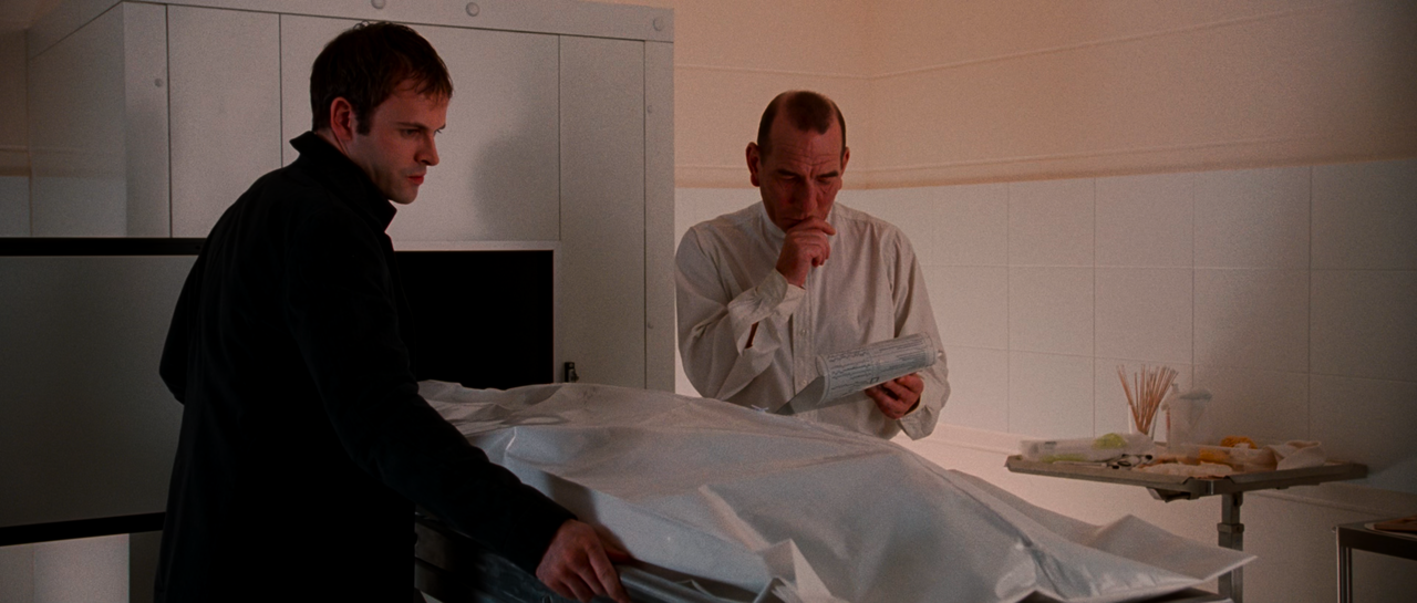 Aeon.Flux.2005.2160p.WEB-DL.x265.10bit.HDR-Нечипорук.mkv_snapshot_01.21.45.000