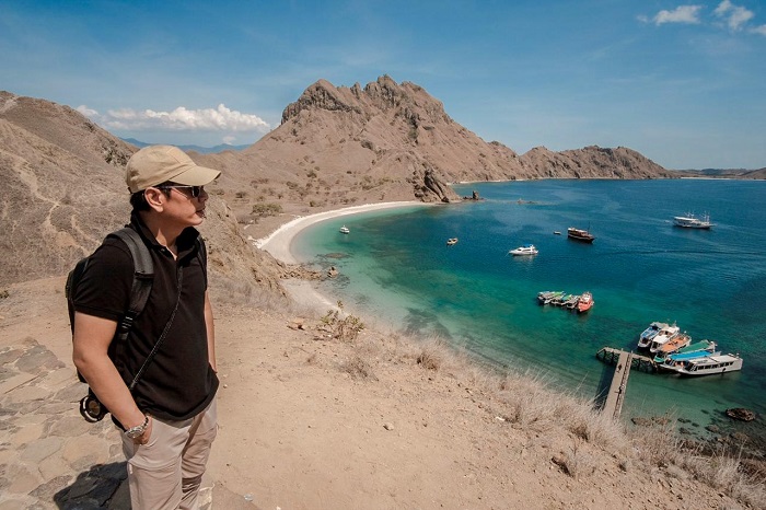 Wishnutama saat mengunjungi Pulau Padar