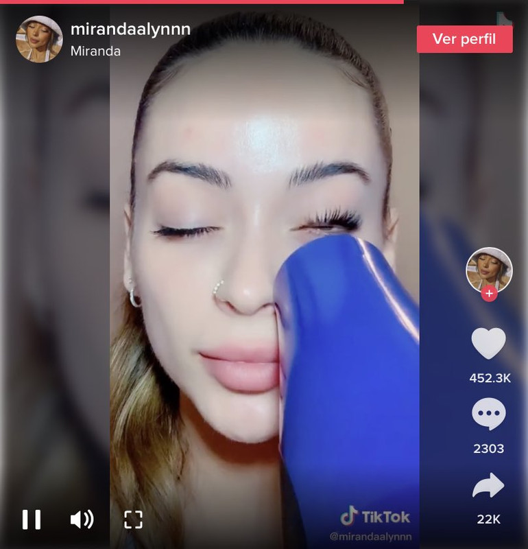 Peligroso reto de TikTok para rizarse las pestañas se volvió viral