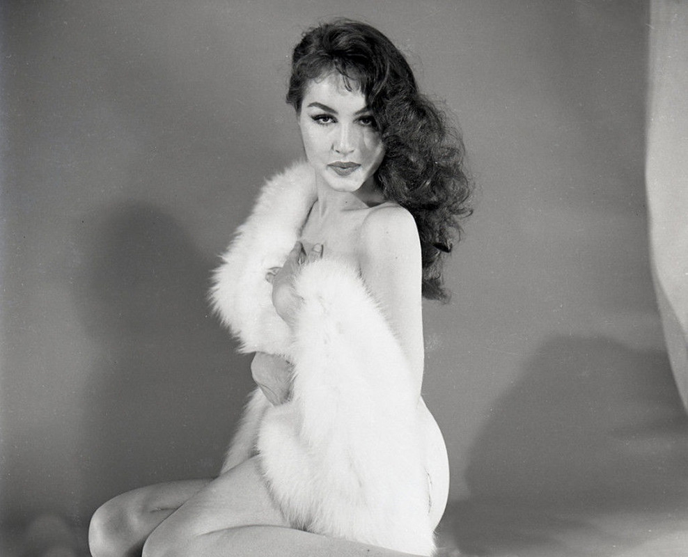 Julie_Newmar_mb67