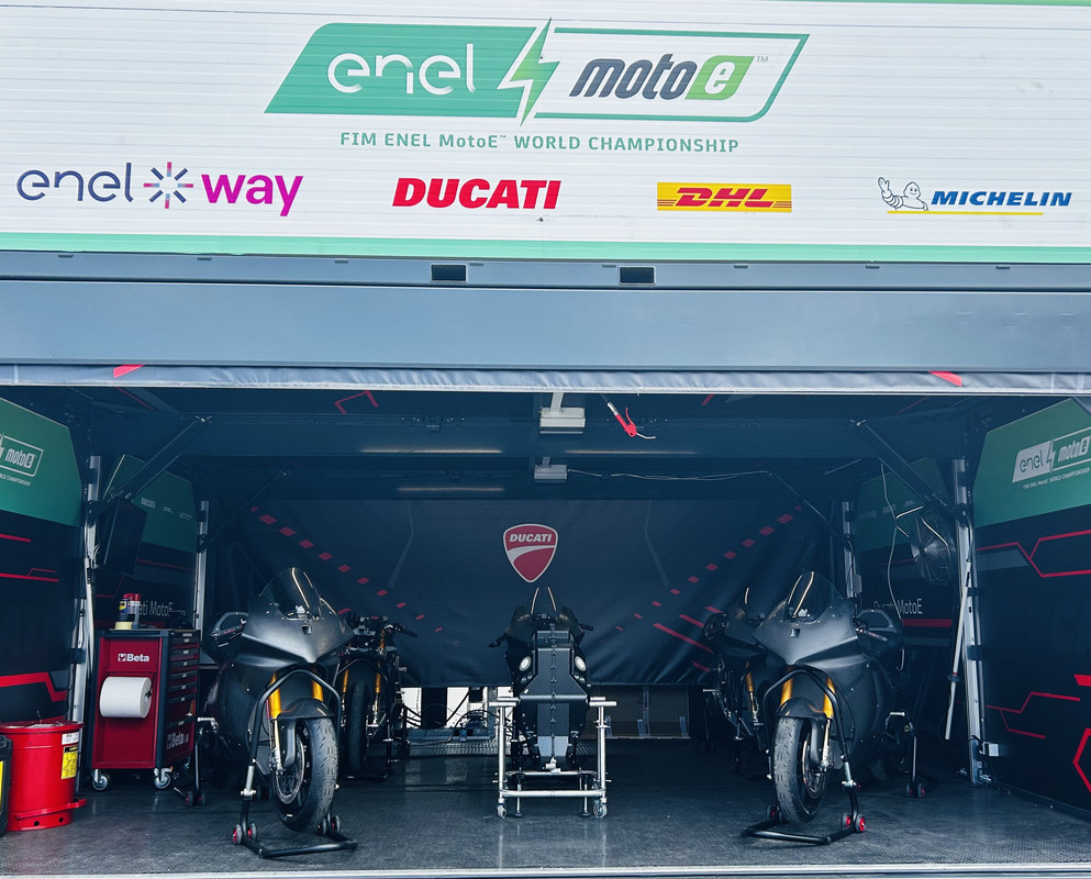 EAEB1C72-32DF-479D-9031-DC41EF9121E2