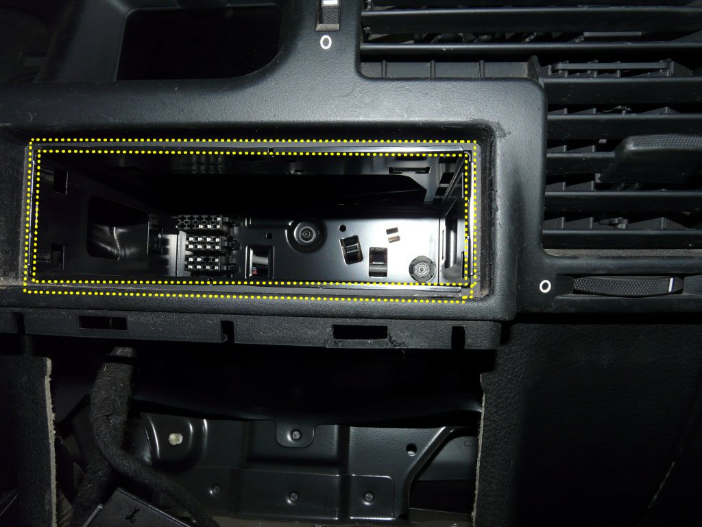 Rebord av tiroir métallique Autoradio CD