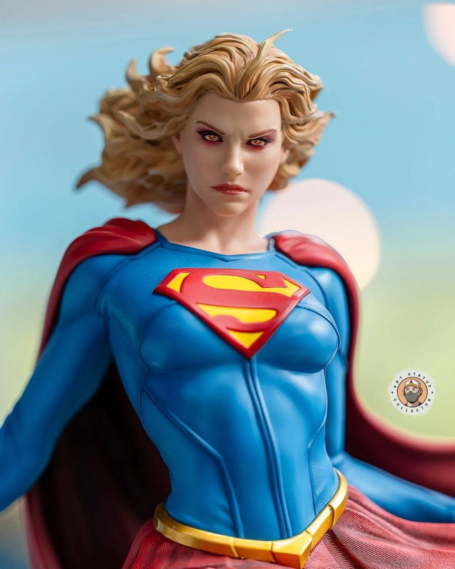 Premium Collectibles : Supergirl 1/4 Statue 2