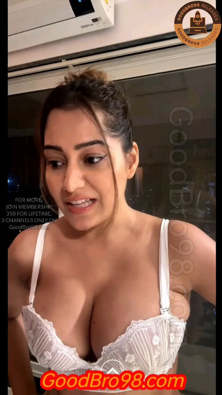 Simran Kaur - New Bikini Live.mp4.0012
