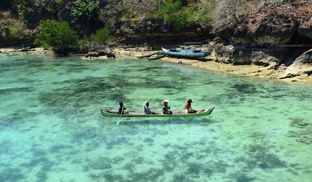 Pantai Mulut Seribu: Salah Satu Destinasi Wisata Nusa Tenggara Timur!