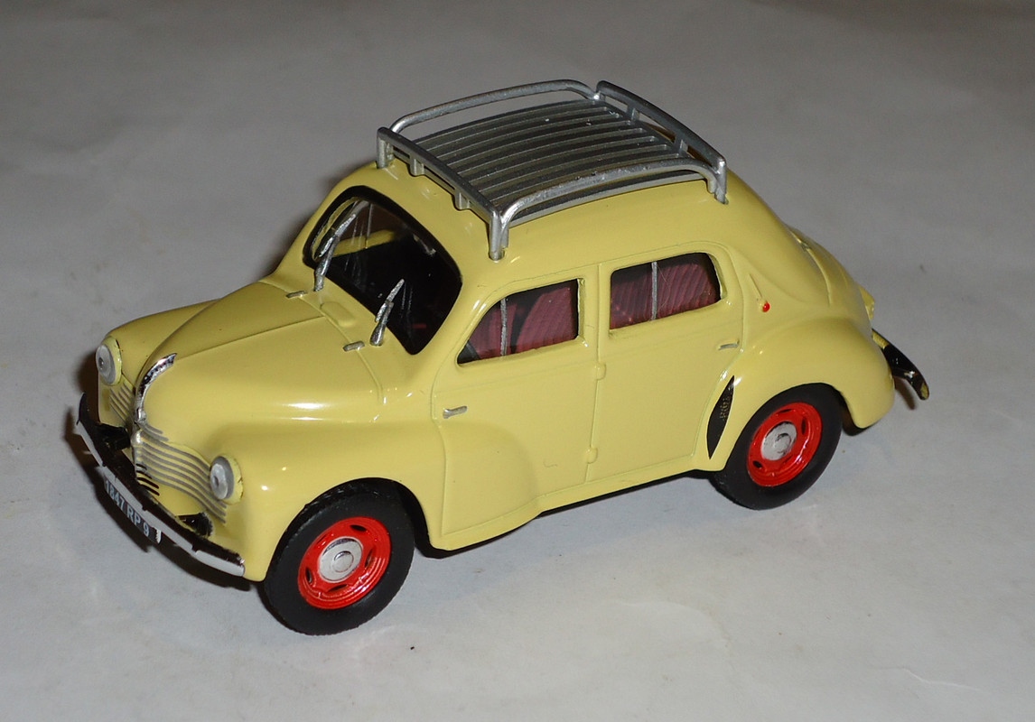 Renault-4CV Berline1
