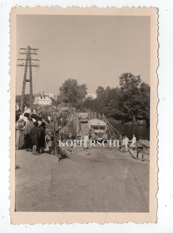 Polen 1939 Notbrücke Einm SDkfz LKW Kämpfer Gewehr Ausrüstung Bevölkerung