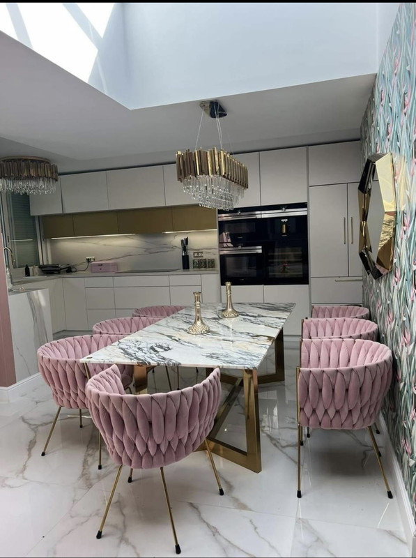 F52EEC93-1CE8-462B-B9C4-41410EA48D23