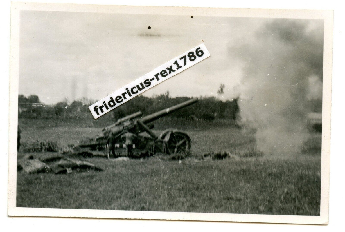 Foto WH im Osten Artillerie Abt. Geschütz Feldhaubitze in Feuerstellung HKL