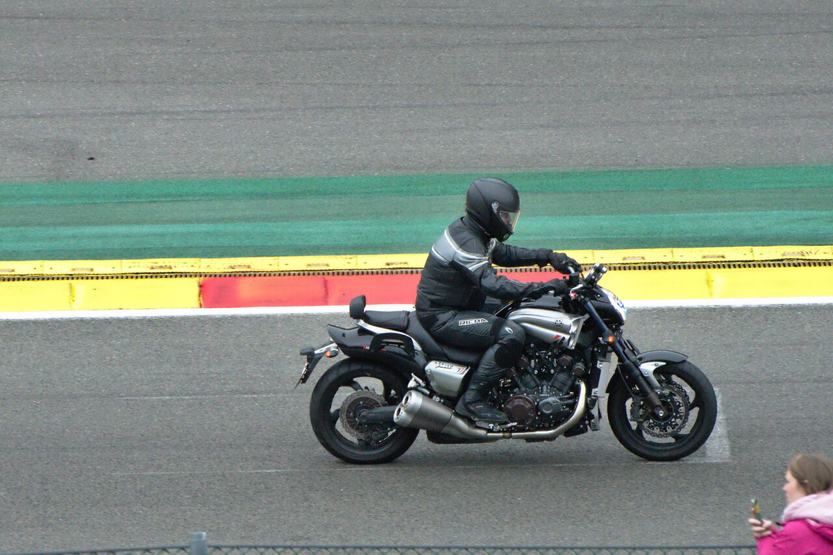 Une journée de roulage à SPA FRANCORCHAMPS - Page 2 R-DSC2684