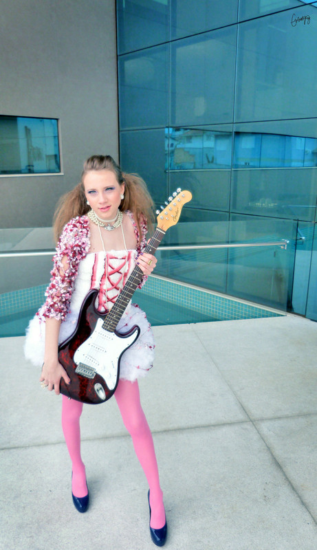 amanda_fashion_guitar_by_evannrpg-d56pxvx