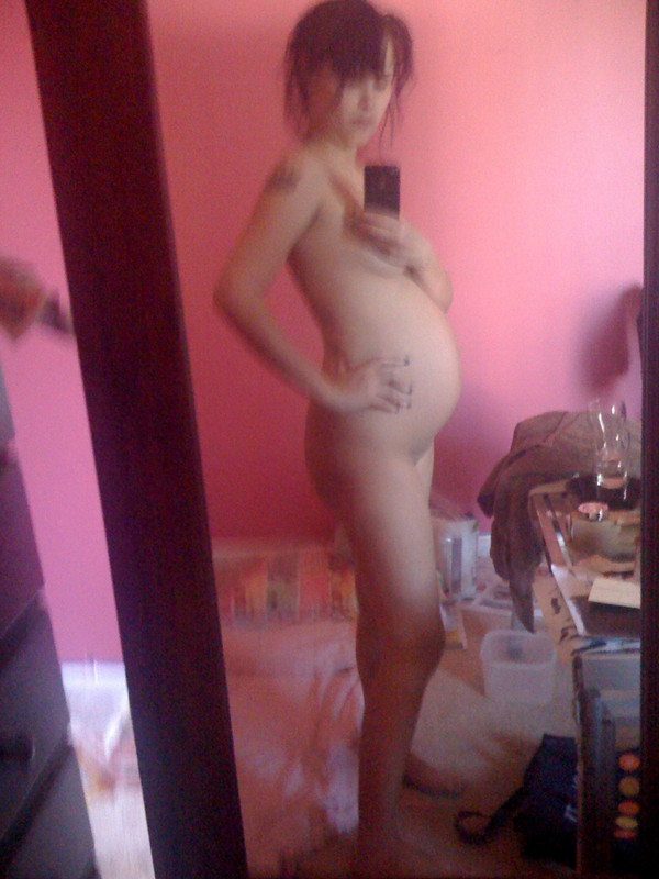 Otra nena amateur desnuda y embarazada