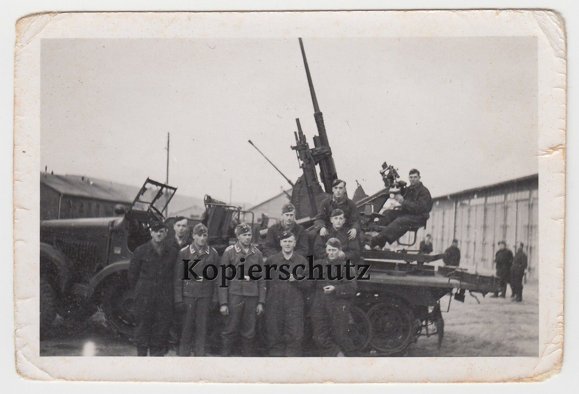 Foto Luftwaffe Halbkette mit Flak Geschütz Sd.kf