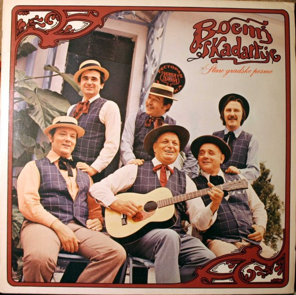 R-1632370-1233424512