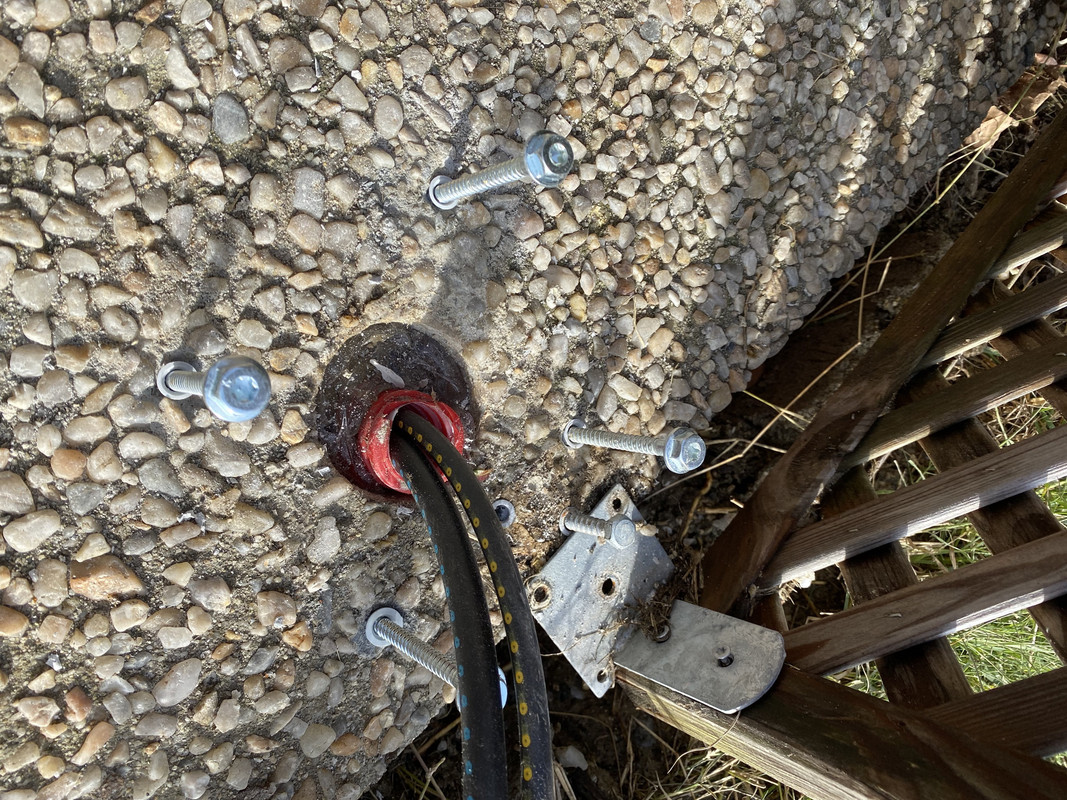 8AB7D536-75A4-4510-99AE-E25A9858CCEB