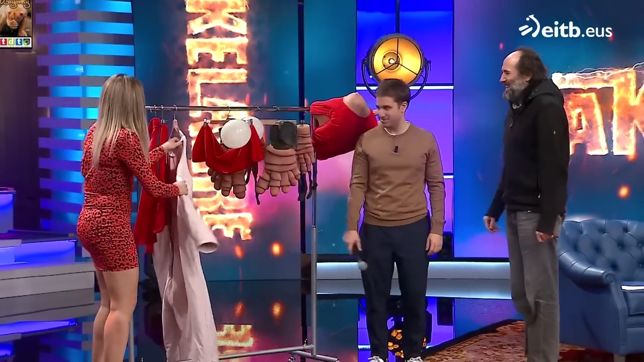 valeriarosminiculazoAKELARRE_oso7wqwwwwwewww