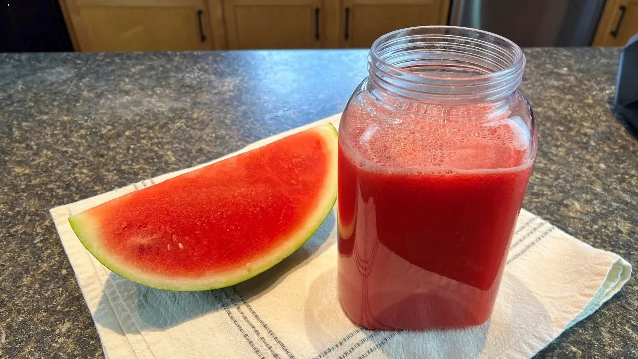 Receta para preparar una bebida natural, smoothie de zanahoria con sandía