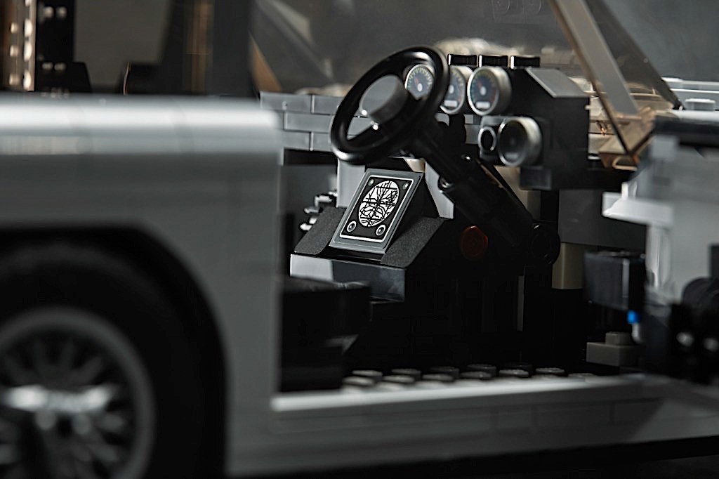 Aston Martin DB5 by Lego (33)
