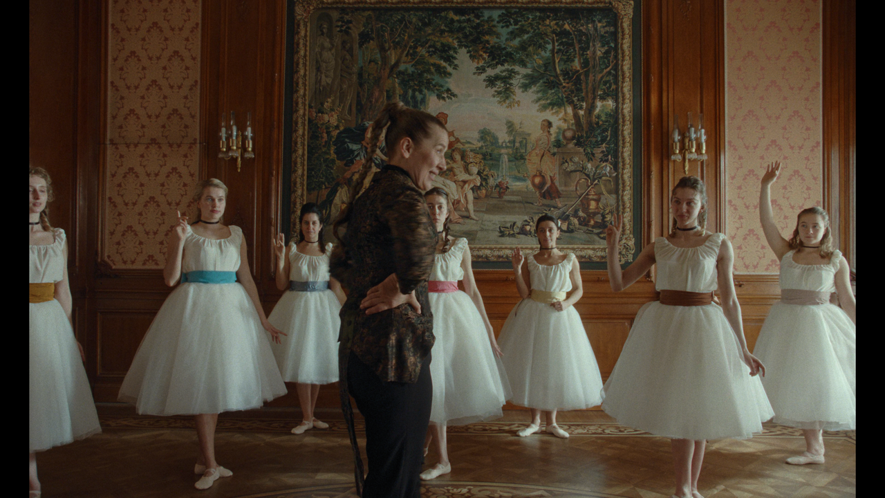 mpv-shot_The.Ugly.Stepsister.2025.2160p.UHD.BDRemux.HDR.DV.HEVC-Нечипорук_00_28_14_0005