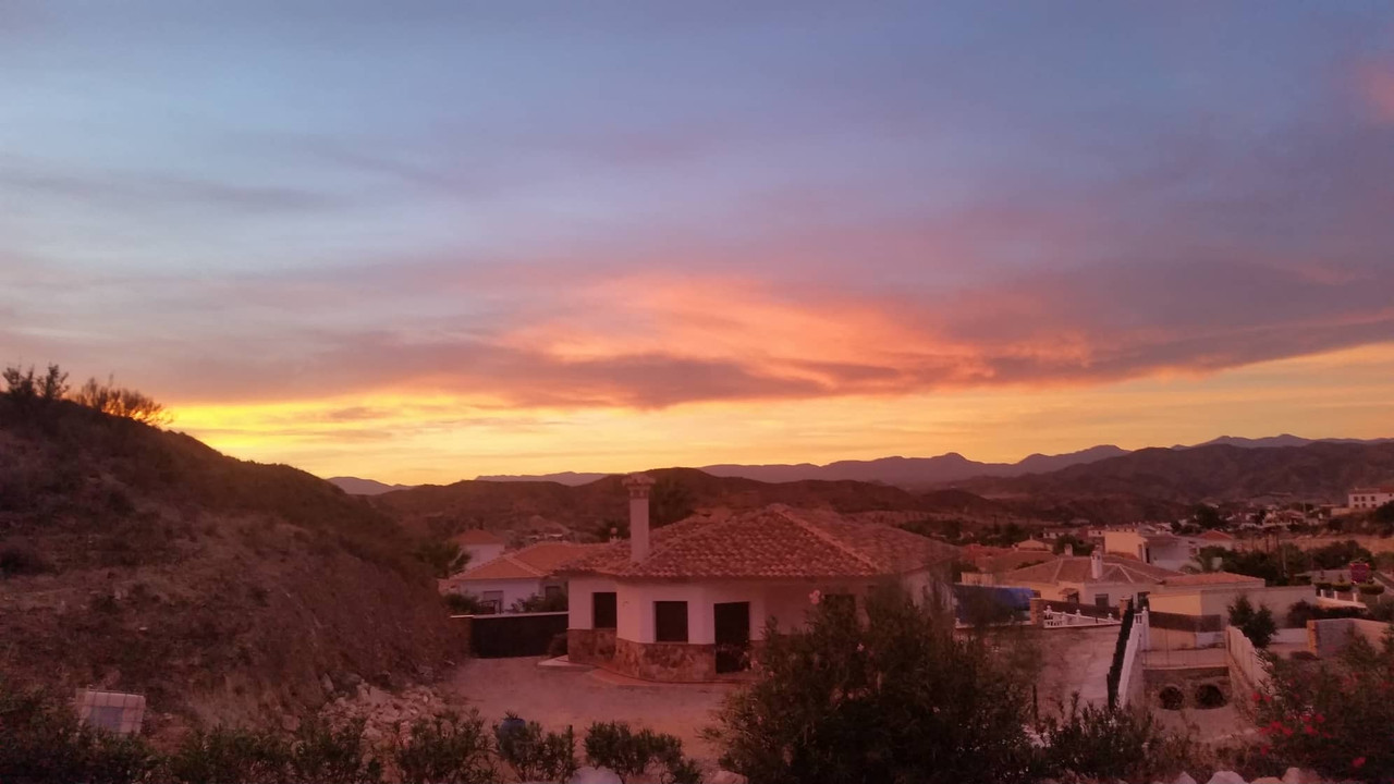 Alan Pierce sunset 71096958_2301161963314461_560042230497148928_