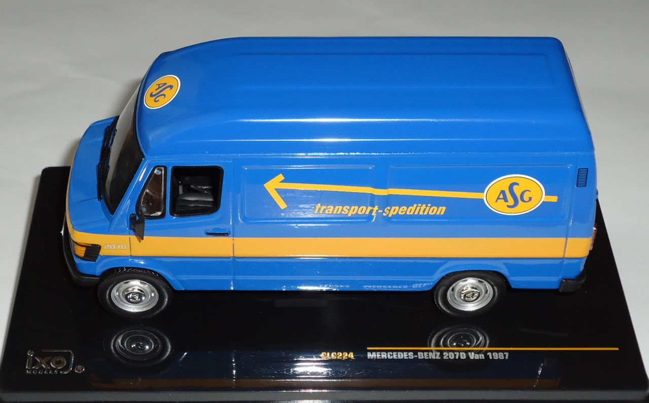 Mercedes-Benz-207D Van2