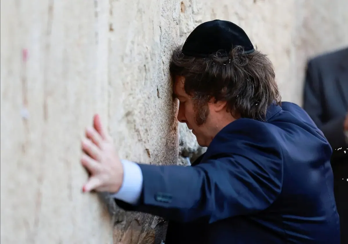 Milei anuncia traslado de la embajada argentina a Jerusalén; Hamás responde
