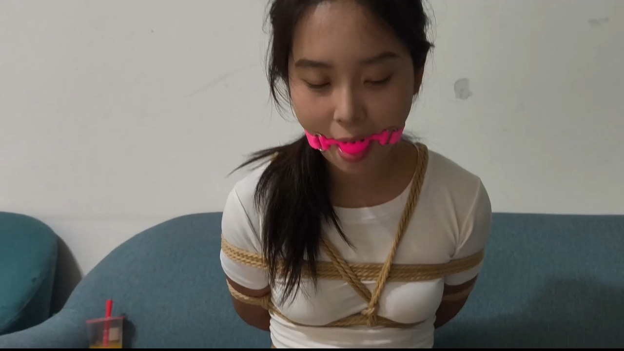 禾一原创 定制黑警捕获可爱女孩日式紧缚.mp4_20250722_130423.008