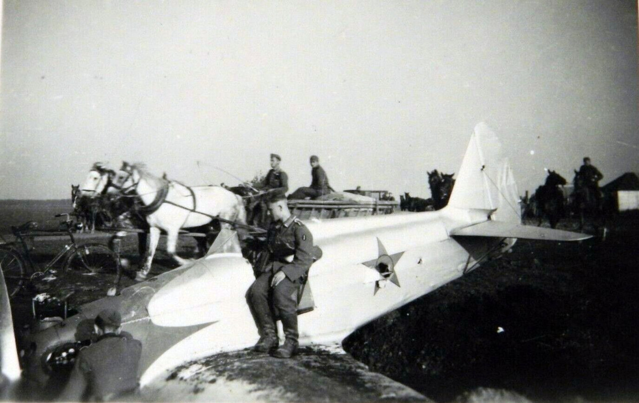 Russisches Flugzeug (Dubno)