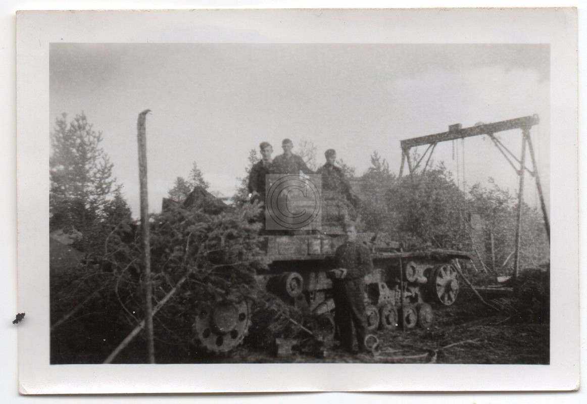 Panzer III Reparatur Arbeiten Kettentausch im Fe
