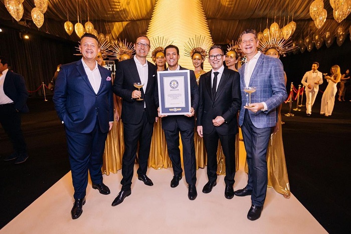 Atlantis The Palm telah mengalahkan pemegang rekor Guinness World Records sebelumnya dengan 50.116 gelas, yang ditetapkan di Madrid pada 2017 lalu.