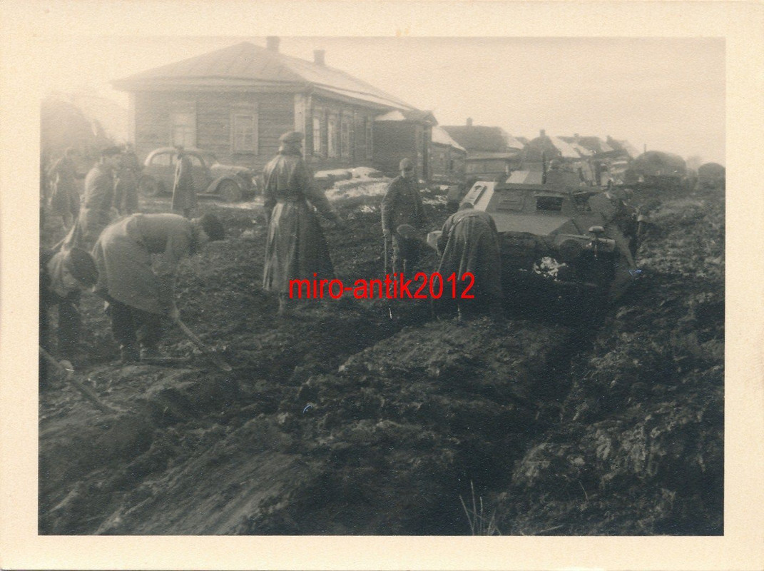 Foto, Wehrmacht, Panzerspähwagen stecken im Schl