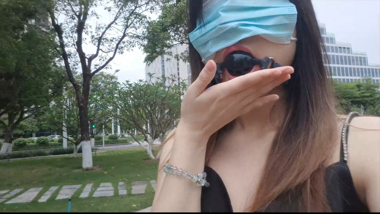 海砂原创 定拍小m独自白天戴口球露出.mp4_20250524_085800.219