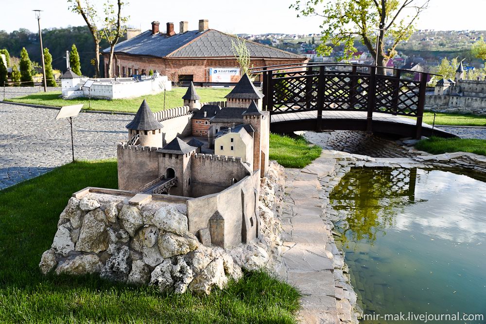 Musée de la miniature à Kamianets-Podilskyi Miniatures-museum-castles-kamianets-podilskyi-ukraine-21