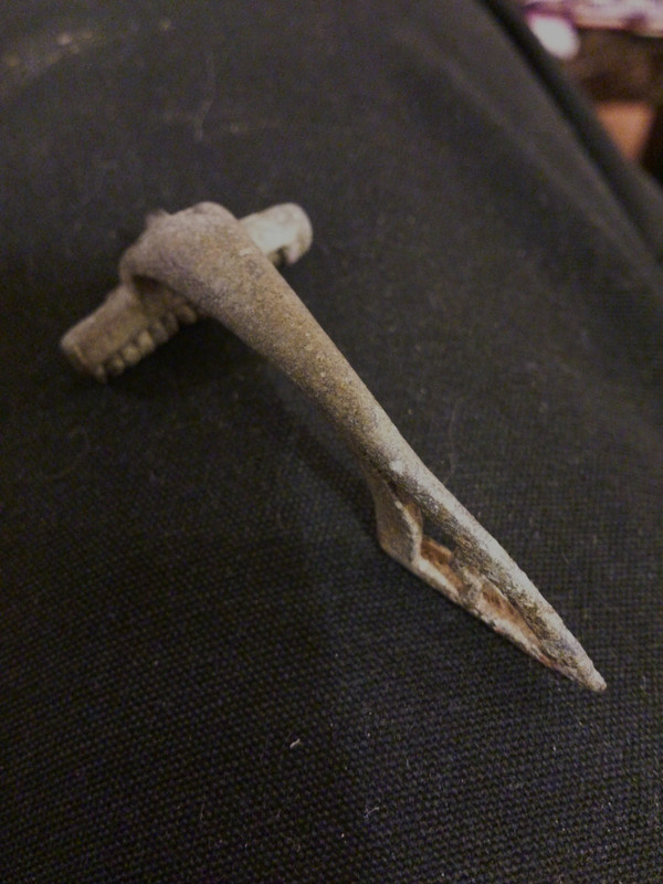 Dolphin brooch 05052013 view 2