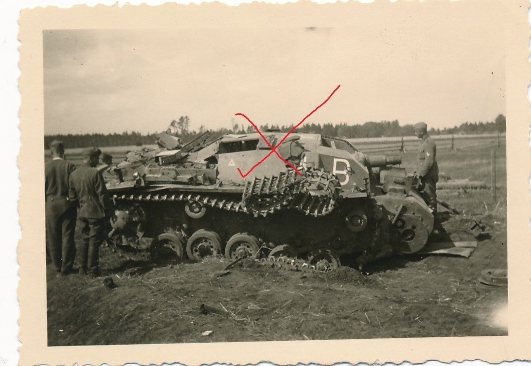 Foto Deutsche Soldaten Stug Sturmgeschütz Kennun
