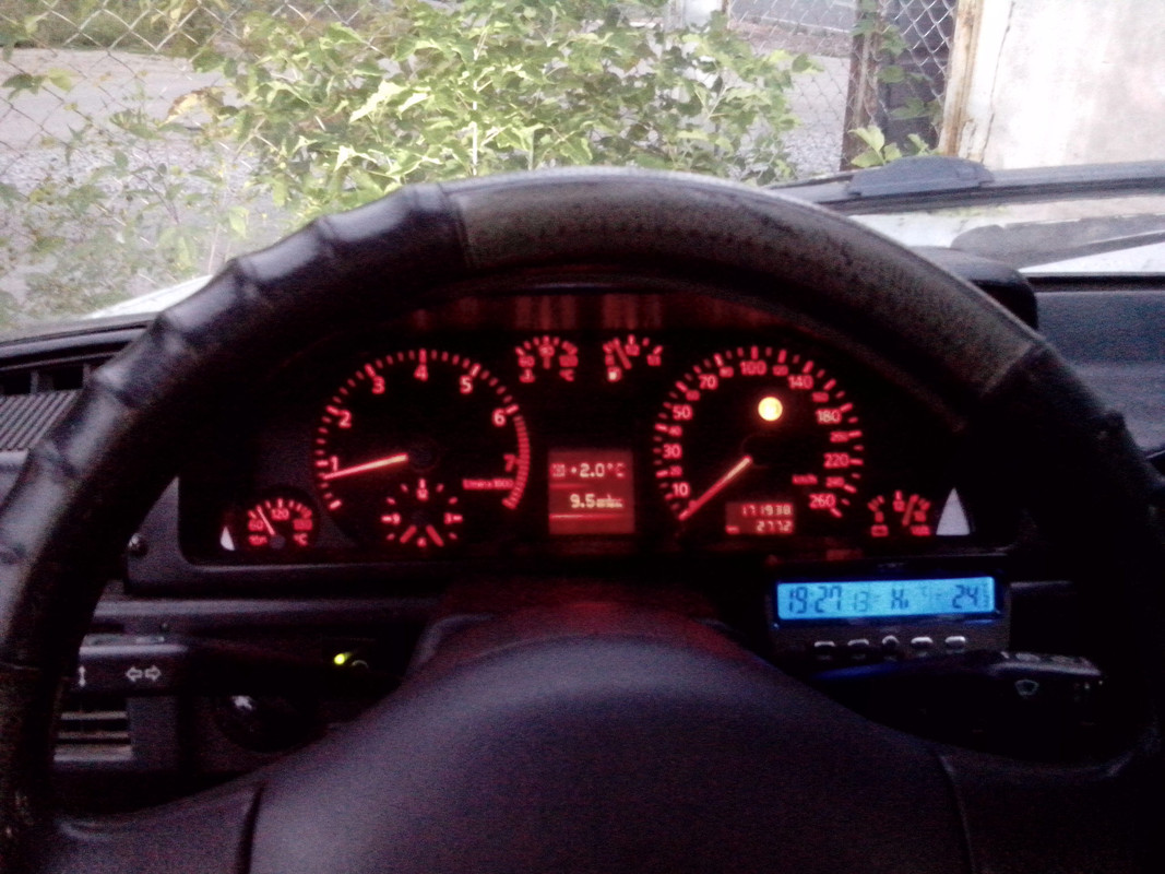 Фото панели приборов  АУДИ в 2141