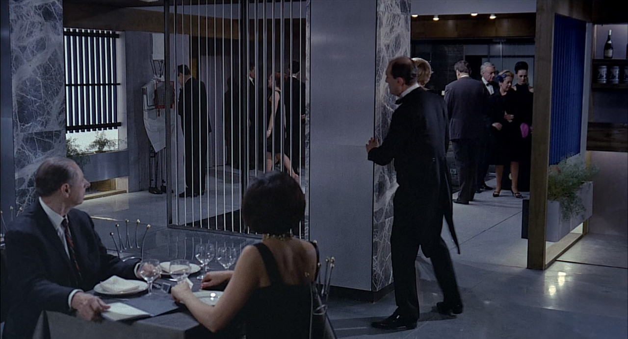 Playtime 1967 Criterion.mkv_snapshot_01.15.00_[2018.01.09_23.32.