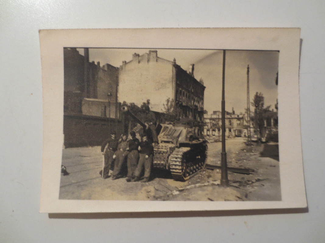 Foto II WK , Elite Männer am Tank Panzer