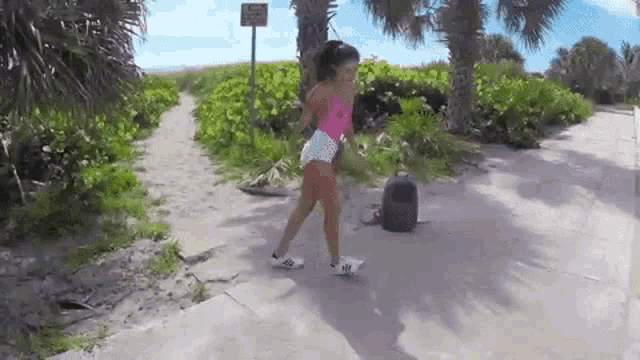 elena-cruz-shuffle-dance-2.gif