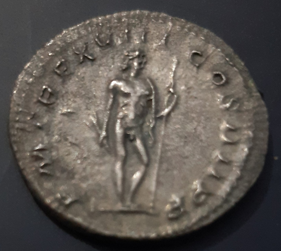 Antoniniano de Julia Domna. VENVS GENETRIX. Venus sentada a izq. Roma 20230106-211253